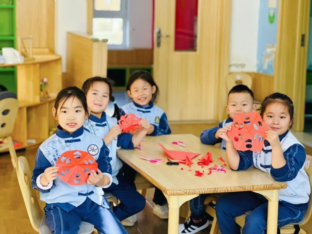 【精灵●节日】“金蛇纳瑞，喜迎新年”——南京一校幼儿园元旦系列活动及放假通知