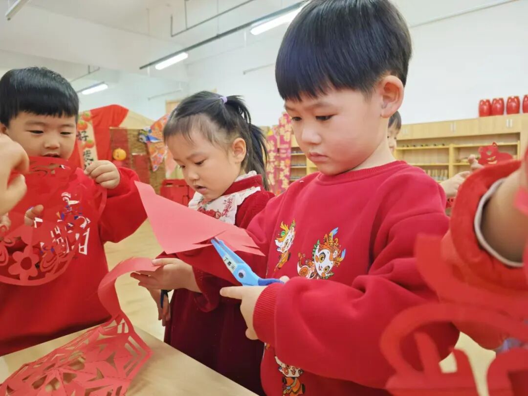【精灵●节日】“金蛇纳瑞，喜迎新年”——南京一校幼儿园元旦系列活动及放假通知