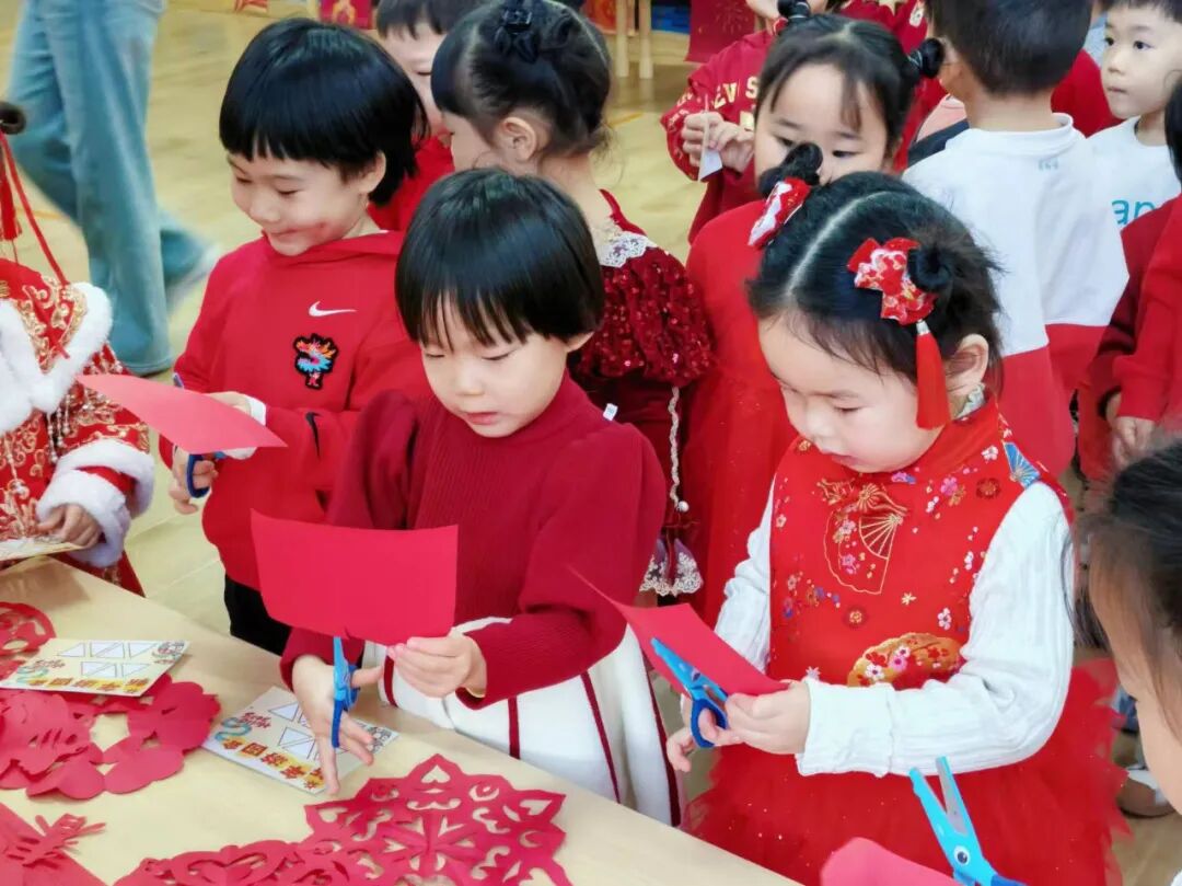 【精灵●节日】“金蛇纳瑞，喜迎新年”——南京一校幼儿园元旦系列活动及放假通知