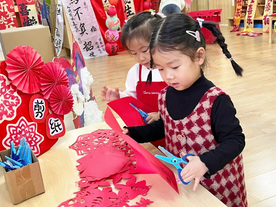 【精灵●节日】“金蛇纳瑞，喜迎新年”——南京一校幼儿园元旦系列活动及放假通知