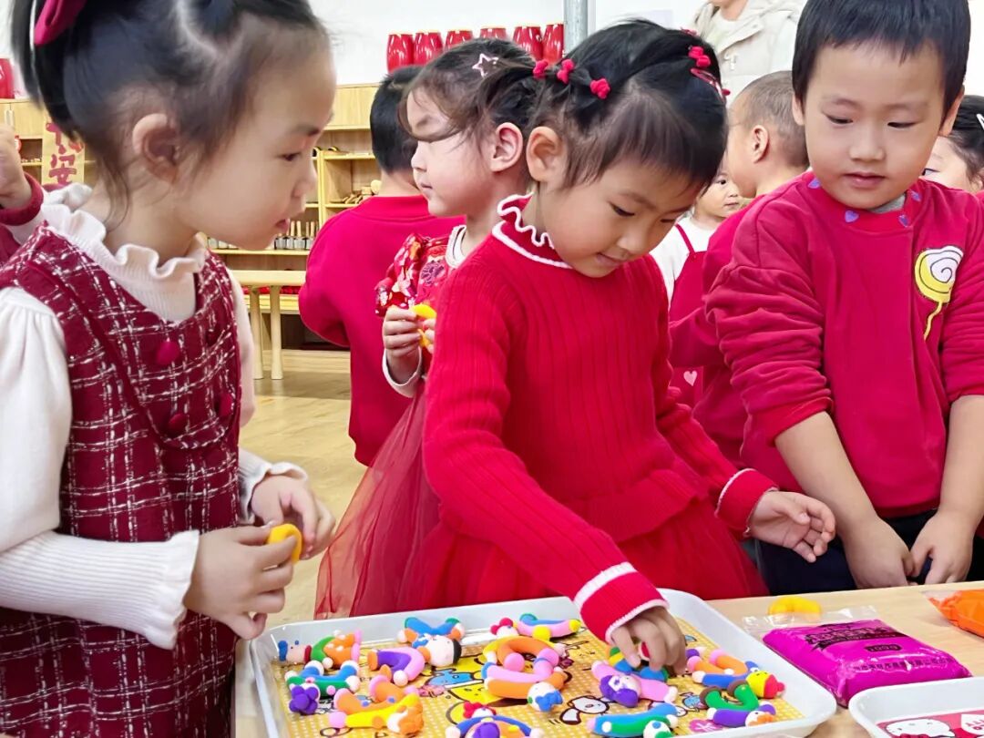 【精灵●节日】“金蛇纳瑞，喜迎新年”——南京一校幼儿园元旦系列活动及放假通知