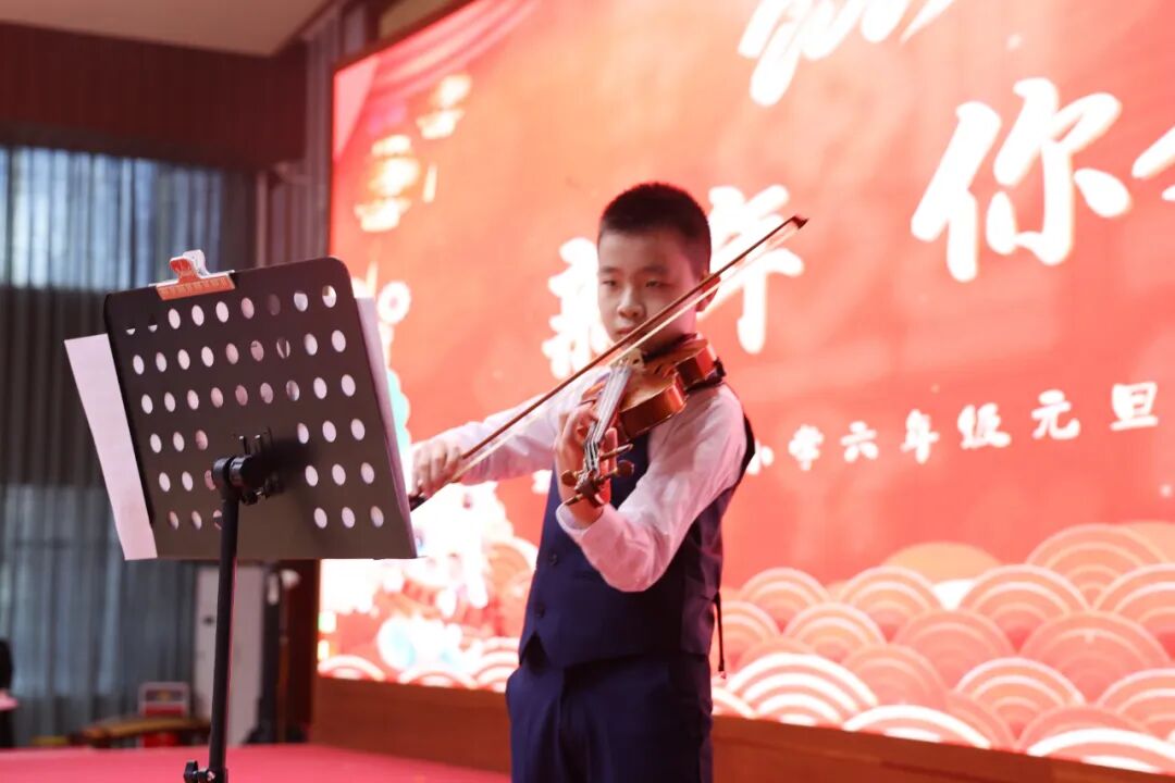 “祥蛇纳福迎新年 童趣盎然启华篇”  崇文小学2025元旦联欢活动