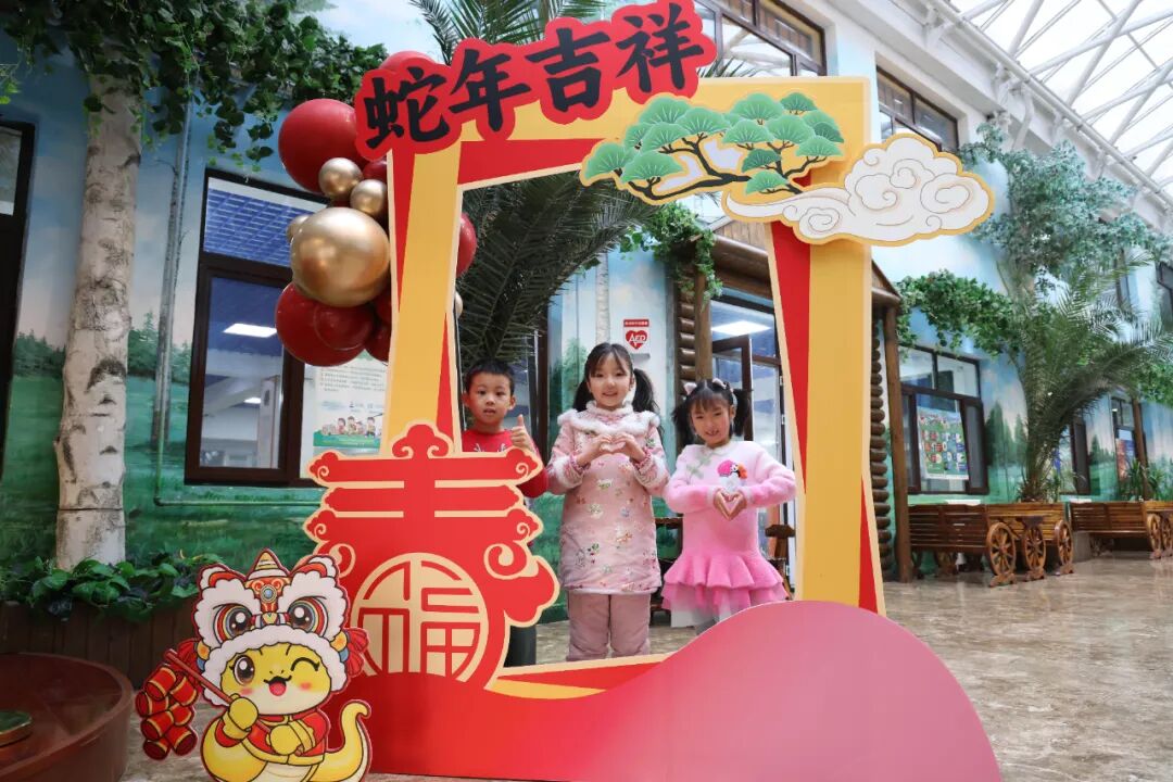 “祥蛇纳福迎新年 童趣盎然启华篇”  崇文小学2025元旦联欢活动