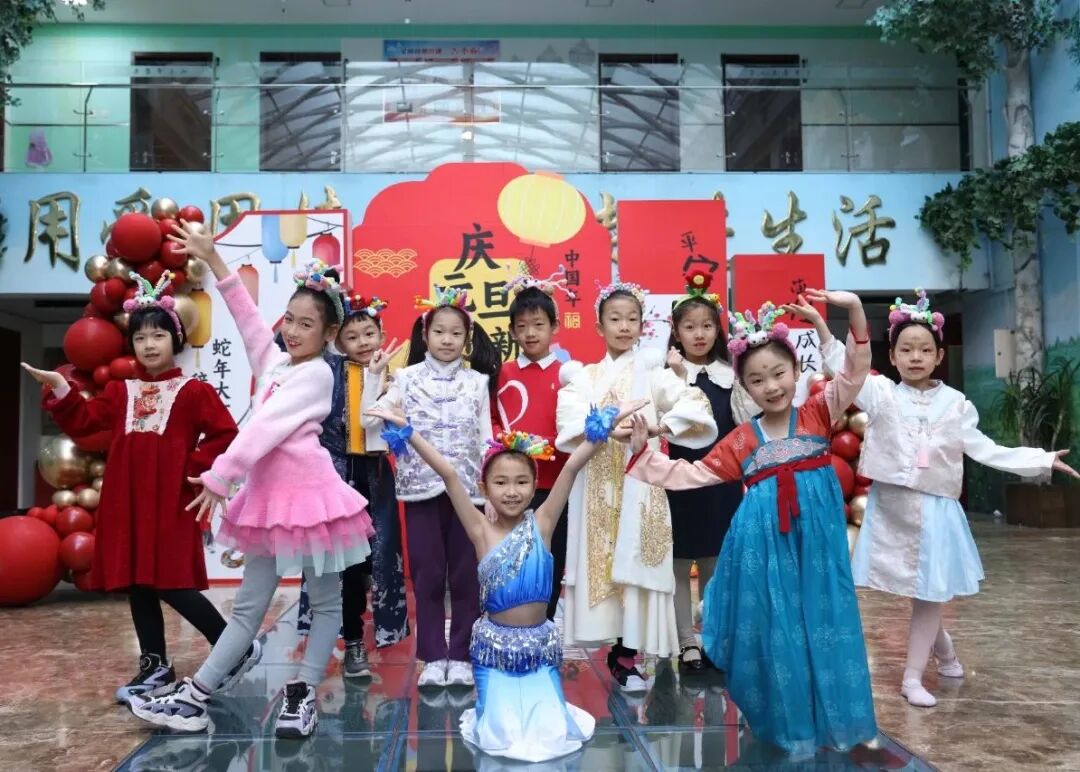 “祥蛇纳福迎新年 童趣盎然启华篇”  崇文小学2025元旦联欢活动