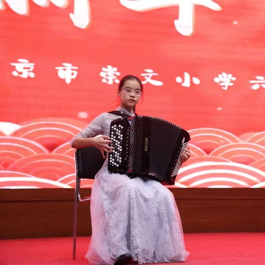 “祥蛇纳福迎新年 童趣盎然启华篇”  崇文小学2025元旦联欢活动