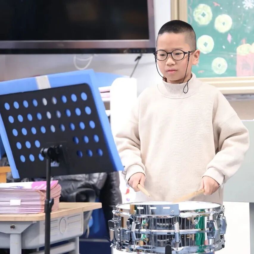 “祥蛇纳福迎新年 童趣盎然启华篇”  崇文小学2025元旦联欢活动