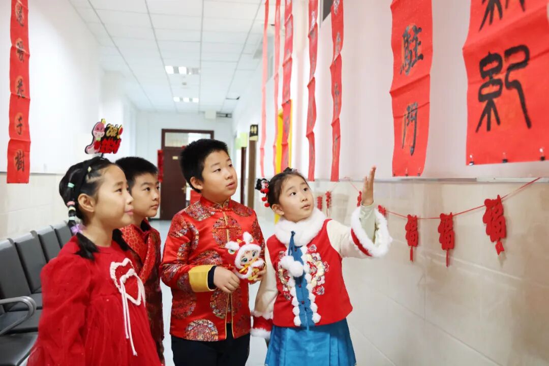 “祥蛇纳福迎新年 童趣盎然启华篇”  崇文小学2025元旦联欢活动