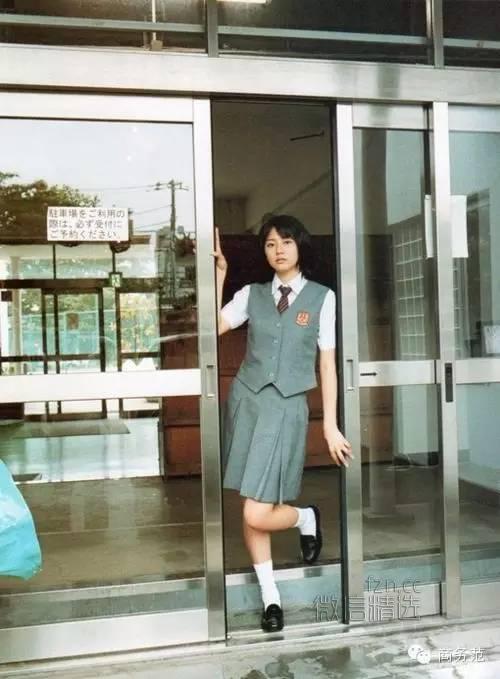 有一种校服，叫别人家的校服…再美的校服，也没有回忆甜。