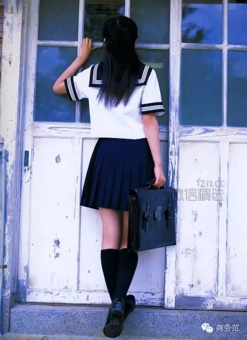 有一种校服，叫别人家的校服…再美的校服，也没有回忆甜。