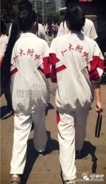 有一种校服，叫别人家的校服…再美的校服，也没有回忆甜。