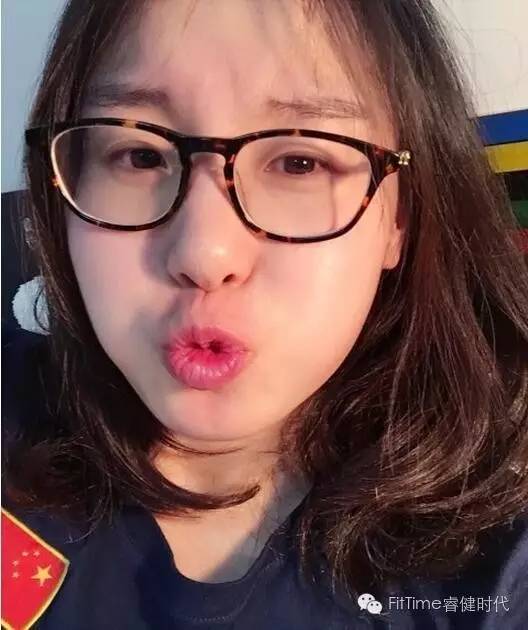 这么清新脱俗的美少女，就是和网络的“妖艳贱货”不一样…