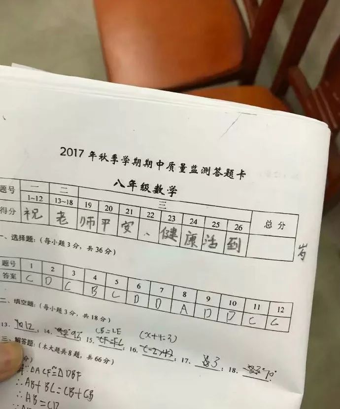 在大学里追女生就好比在动物园里打猎