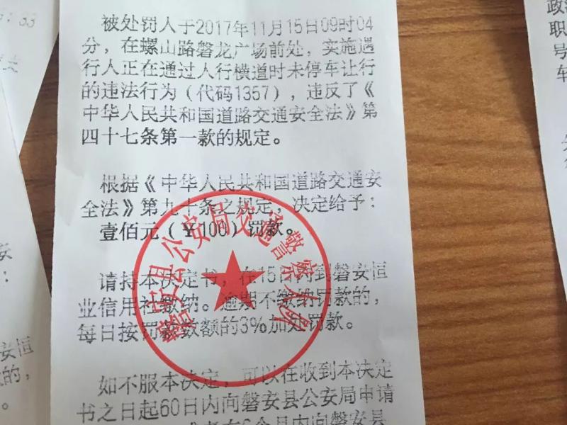 90后故意“霸占”两车道！网友却赞：干得漂亮！