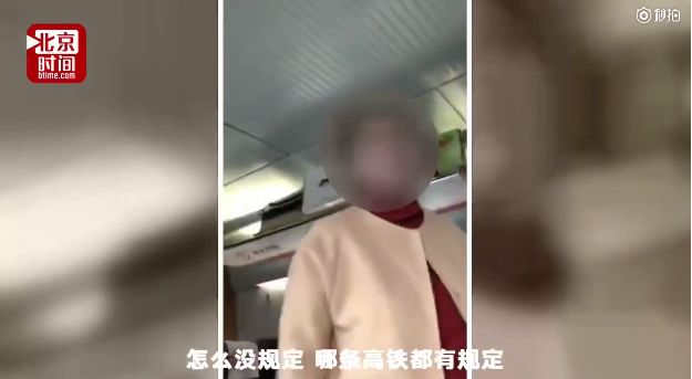 高铁上吃泡面被怒怼！当事人回应，网友已吵翻…