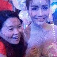 搞笑gif动图:这姑娘跑起来,真是地动山摇啊